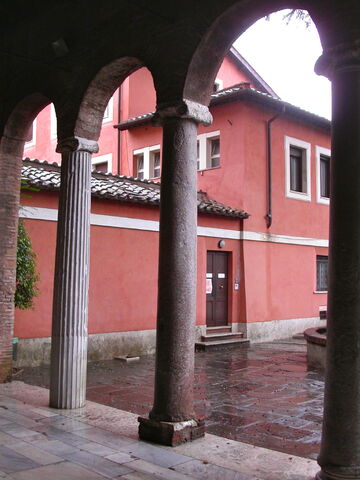 File:2011 Giovanni in Porta Latina, loggia.jpg