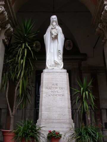 File:2011 Eusebio, statue.jpg