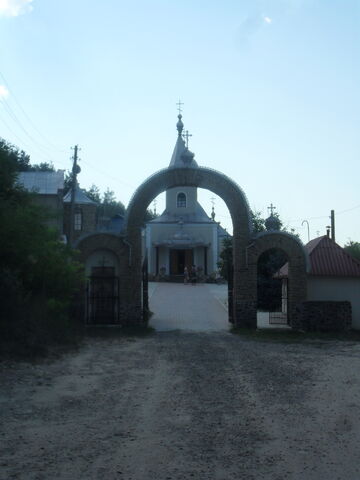 Fișier:CosăuţiMonastery02.jpg