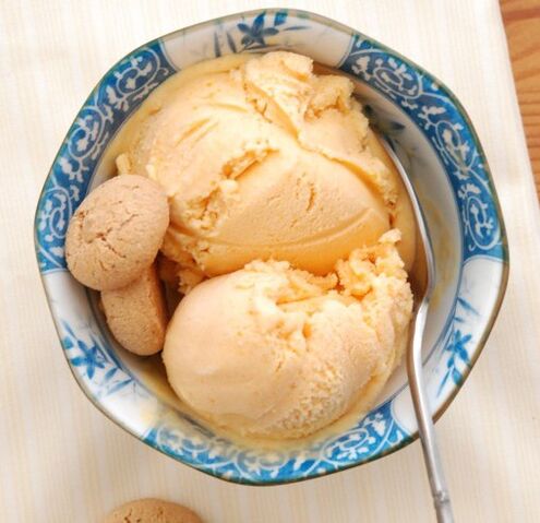 File:Apricot ice cream2.jpg