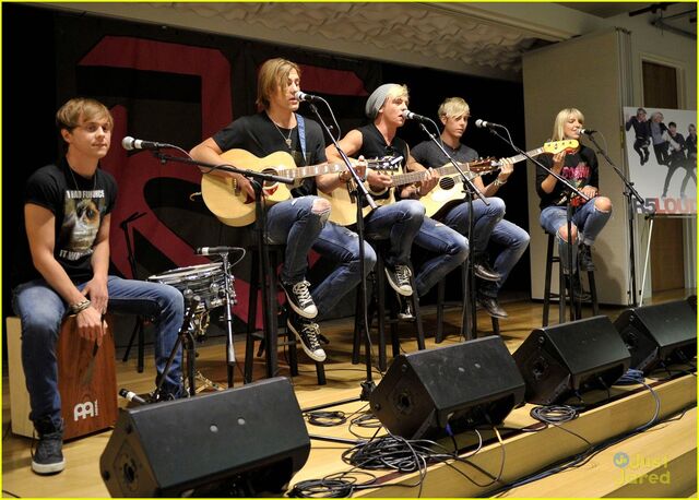 File:R5 celebrates LOUDER album release (4).jpg