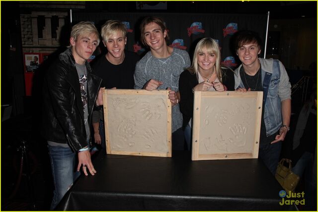 File:R5 Planet Hollywood (5).jpg