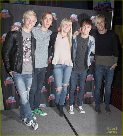 File:R5 Planet Hollywood (3).jpg