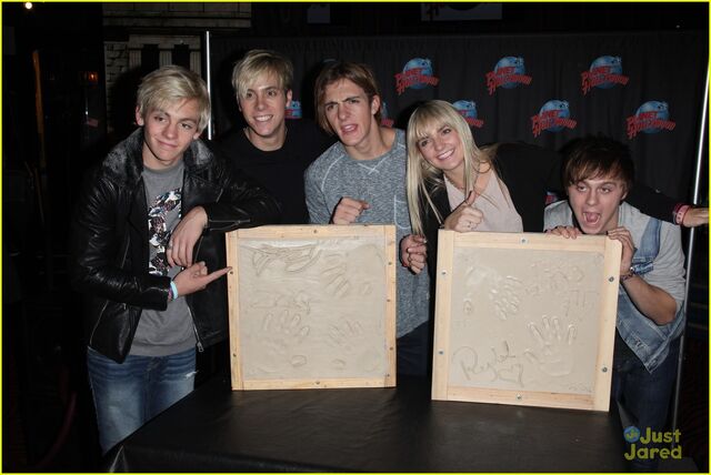 File:R5 Planet Hollywood (11).jpg
