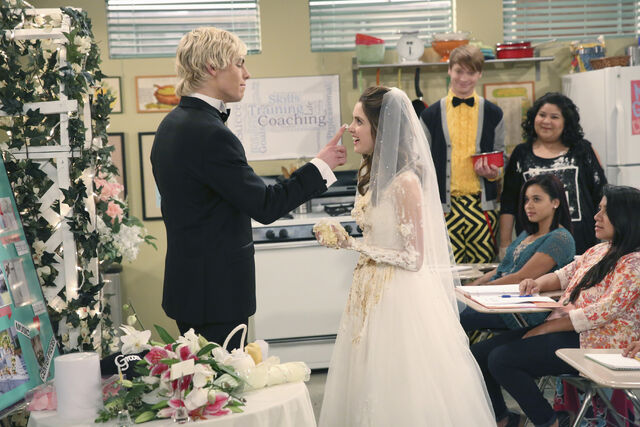 File:S4E07-WeddingBellsAndWackyBirds-4.jpg