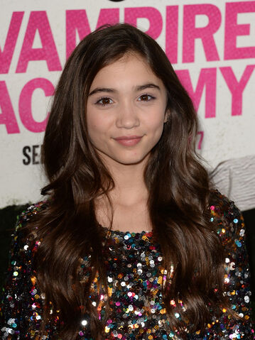 File:Rowan+Blanchard+Vampire+Academy+Premieres+sKcWeKnkg7Ll.jpg