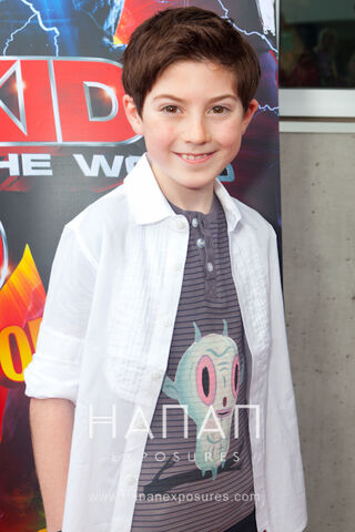 File:Spy-kids-4-austin-premiere-2011-hananexposures-2909-mason-cook.jpg