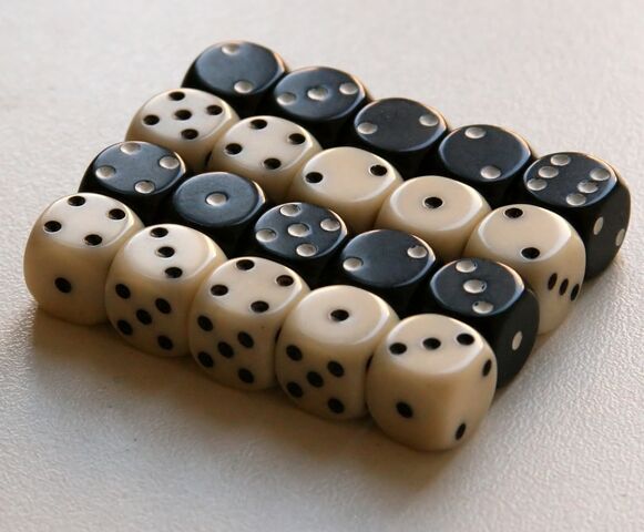 Файл:Fiasco dice.jpg