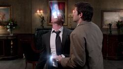 Castiel tötet Bartholomew.jpg