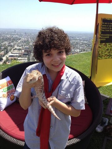 File:Cameron holding a lizard.jpg