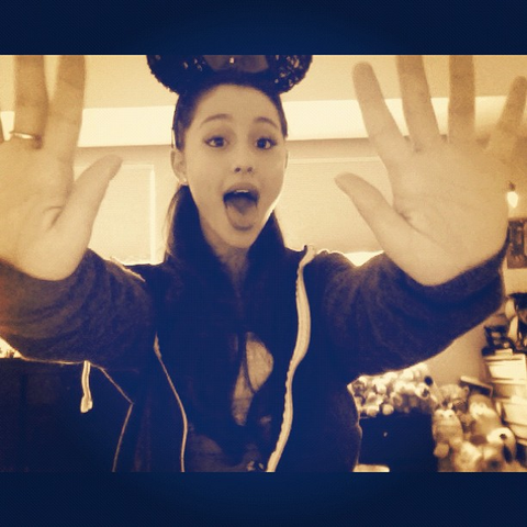 File:Ariana's funny face.png