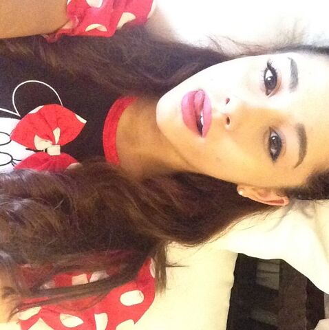 File:Ariana as Minnie Mouse.jpg