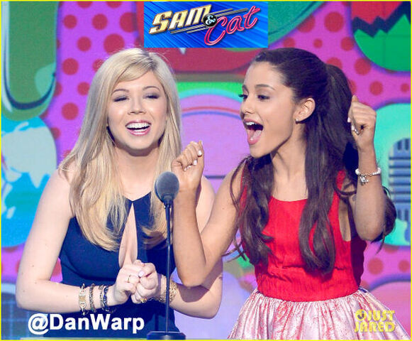 File:Jennette and Ariana on stage at the KCAs 2013.jpg