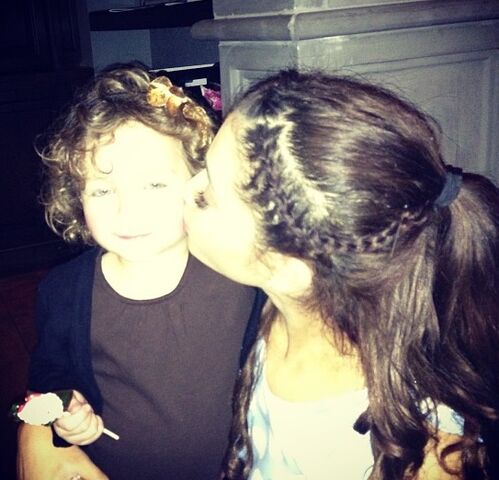 File:Ariana with Jolie.jpg