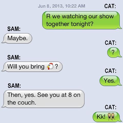 File:Sam and Cat texting promotional image for pilot premiere.jpg