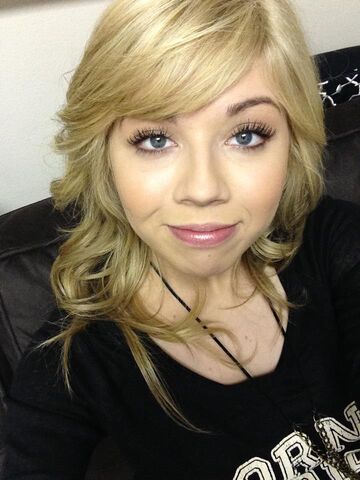 File:Jennette Feb 24, 2013.jpg