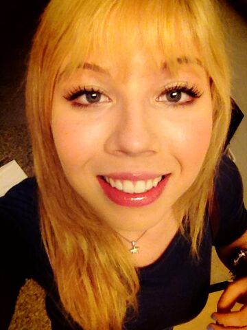 File:Jennette March 8, 2013.jpg