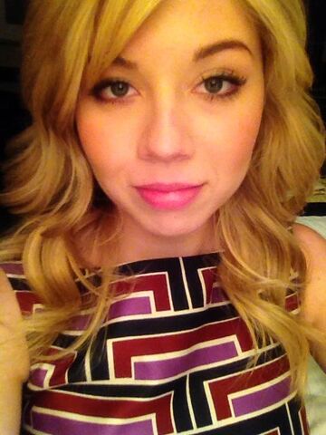 File:Jennette Feb 28, 2013.jpg