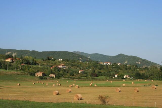 File:800px-Fields-of-Borgotaro.jpg
