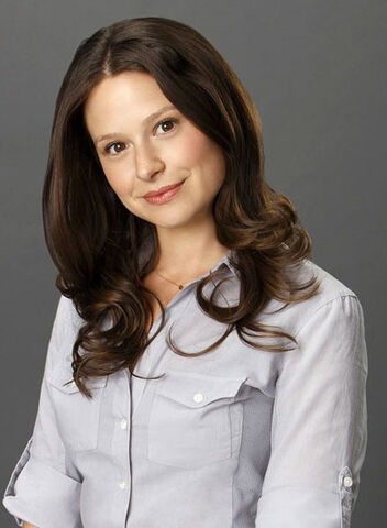 File:Season 1 Cast Promos - Katie as Quinn 02.jpg