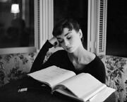 Audrey-hepburn-mark-shaw-12