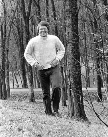 File:Huell Howser 1970s.jpg