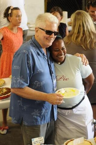 File:HuellHowser.jpeg