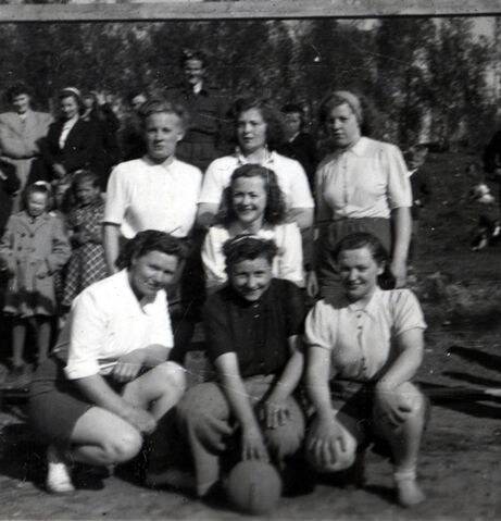 File:Lagbilde Pioner damer liten.jpg