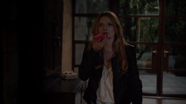 File:Scream S01E01 Pilot 1080p KISSTHEMGOODBYE NET 0128.jpg