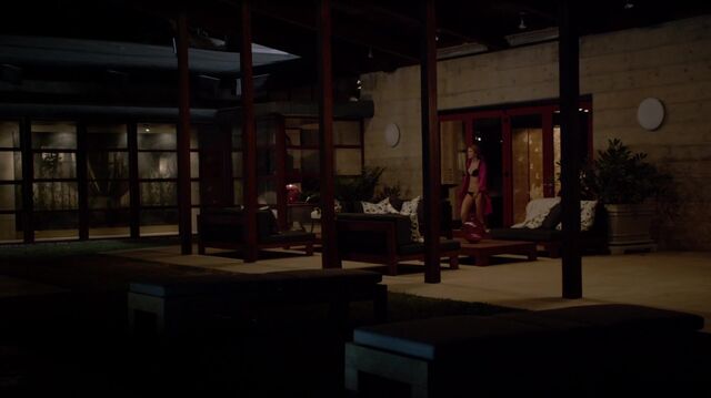 File:Scream S01E01 Pilot 1080p KISSTHEMGOODBYE NET 0272.jpg