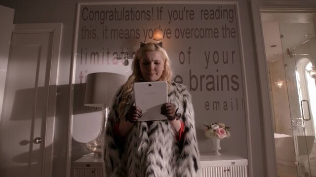 File:Normal ScreamQueens112 1071.jpg