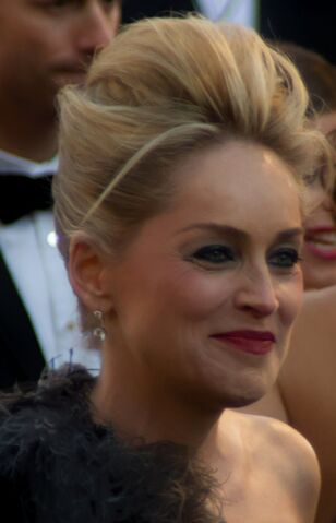 File:Lizzy Mone.jpg