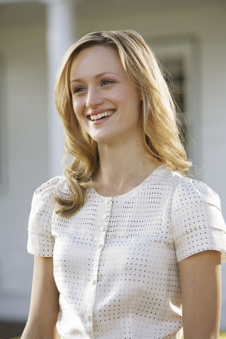 File:9x11 Lucy outside.jpg