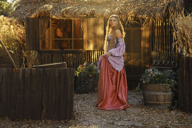 File:7x11 Elliot as Princess II.jpg