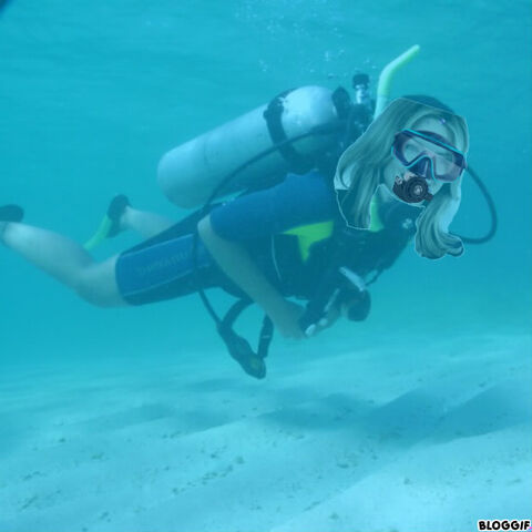 File:Michelle Pfeiffer scuba diving.jpg