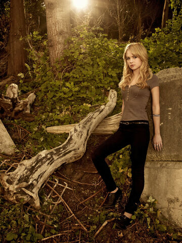 File:Secret Circle S1 Brittany Robertson 003.jpg