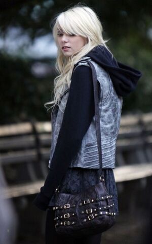 File:310px-Jenny Humphrey 12.jpg