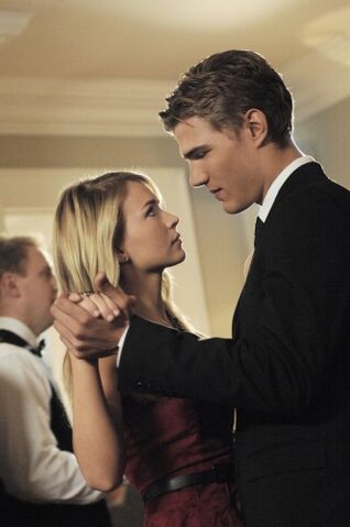 File:JC-jake-and-cassie-26565944-332-500.jpg