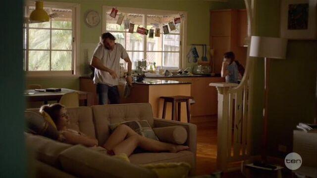 File:Australian Series-1x01-30.jpg