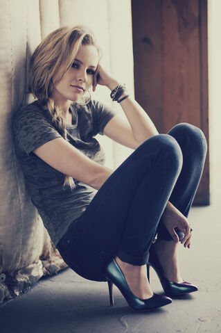 File:Bridgit-Mendler-bridgit-mendler-33072032-933-1400.jpg