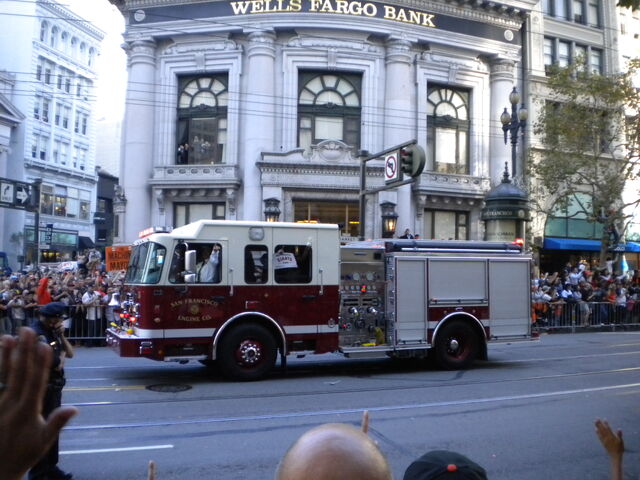 File:GiantsParade5.jpg