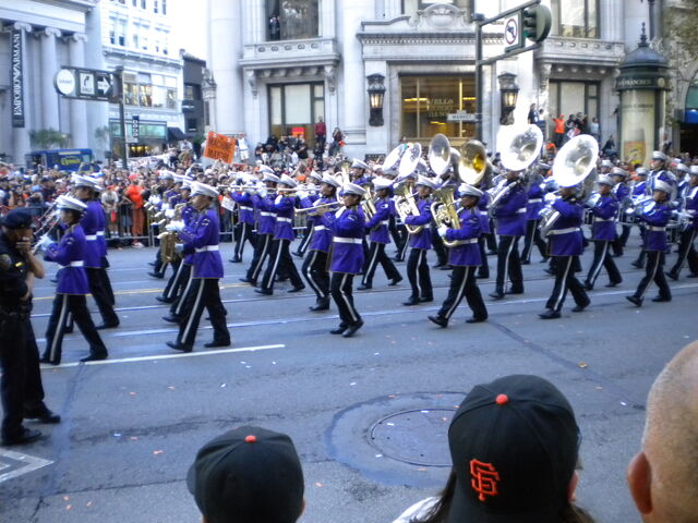 File:GiantsParade13.jpg