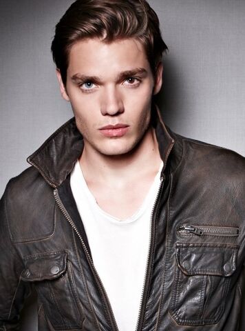 File:Dominic Sherwood.jpg