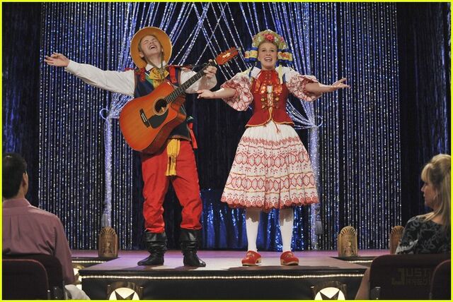 File:Adam-irigoyen-chains-shake-show-up-02.jpg