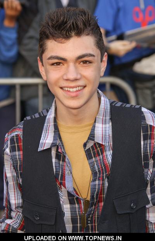 File:Adam Irigoyen 008.png
