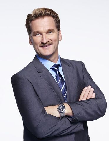 File:Darryl Whitefeather Season One promotional photo.jpeg