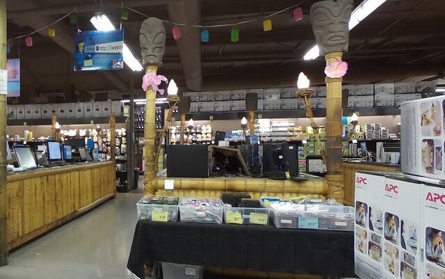 File:Fry's Electronics 3.jpg