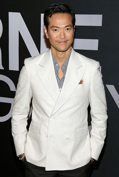 Louis-ozawa-changchien-premiere-the-bourne-legacy-05