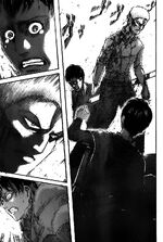 Reiner se pone al frente de Bertholdt para defenderlo.jpg