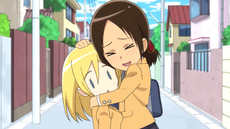 Ymir serrant Christa dans ses bras JHS